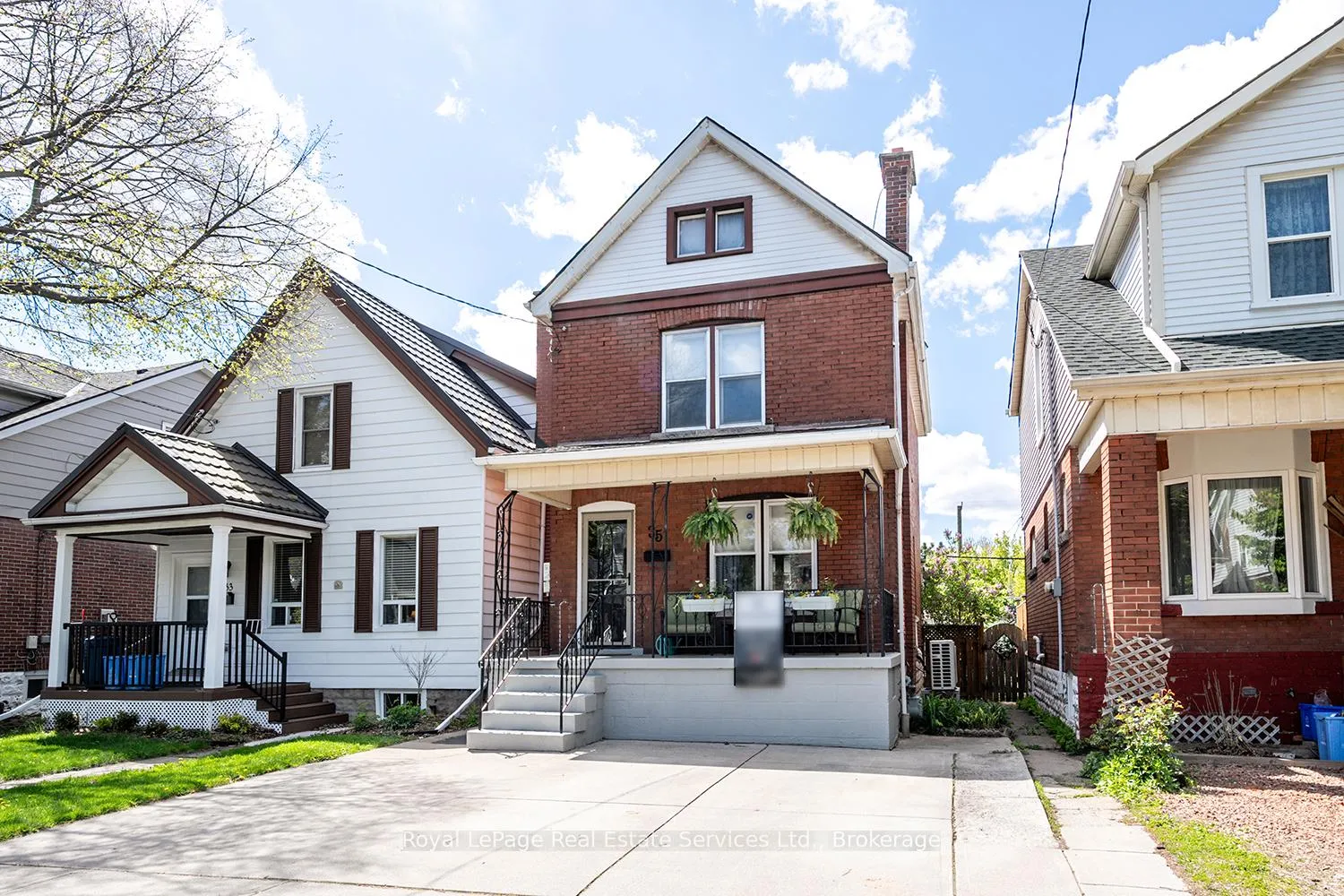 Photo 1 of 35 Park Row N, Hamilton, Crown Point — HOMEH