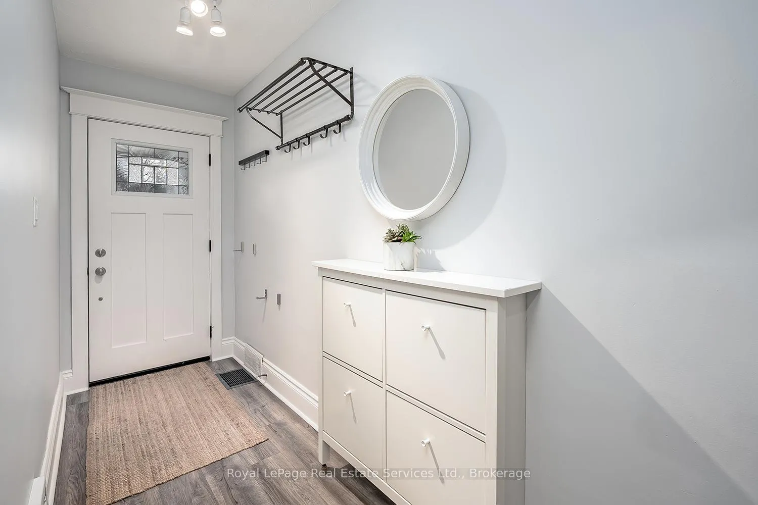 Photo 3 of 35 Park Row N, Hamilton, Crown Point — HOMEH