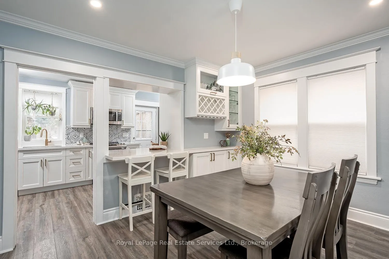 Photo 11 of 35 Park Row N, Hamilton, Crown Point — HOMEH