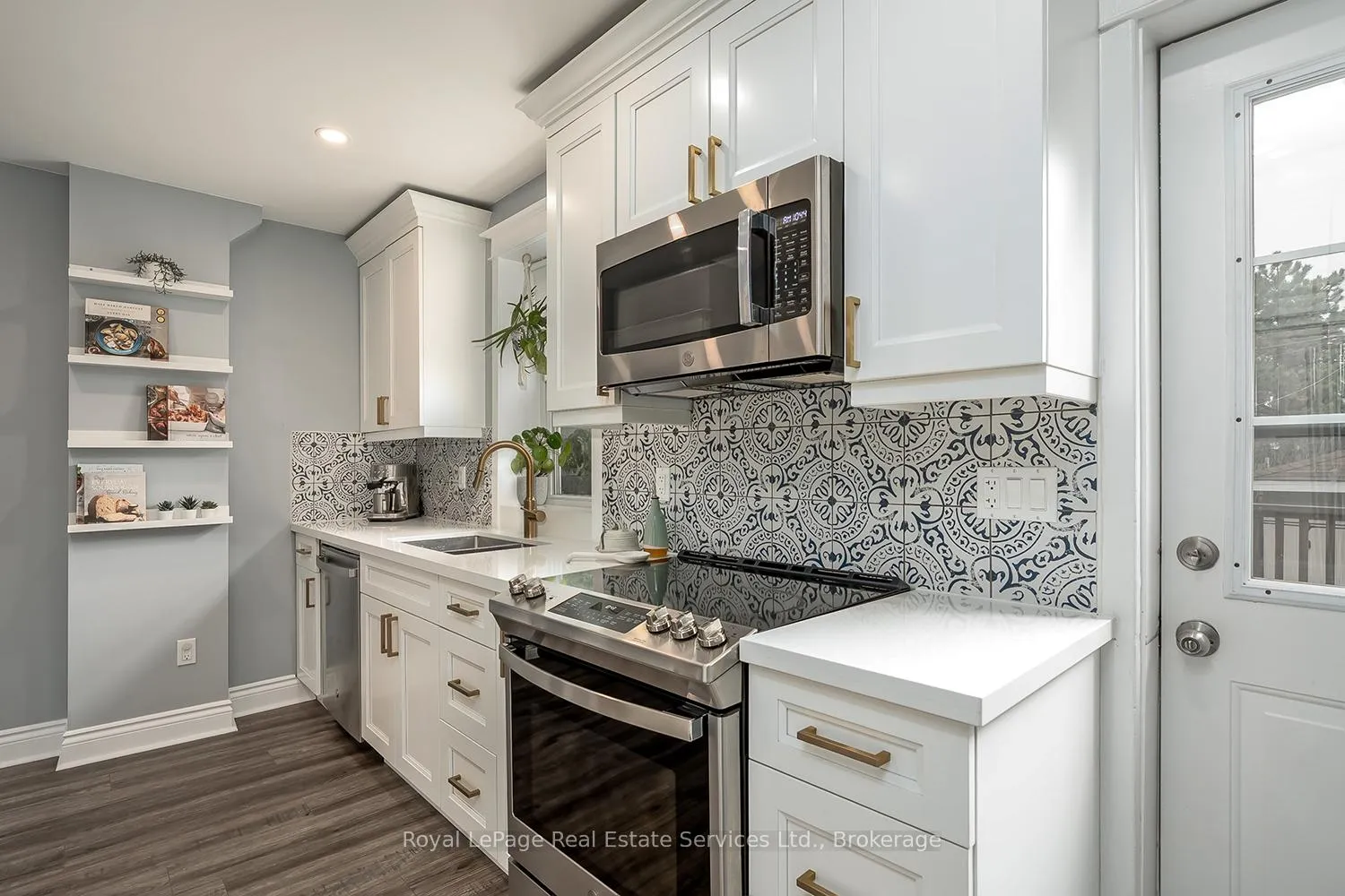 Photo 14 of 35 Park Row N, Hamilton, Crown Point — HOMEH