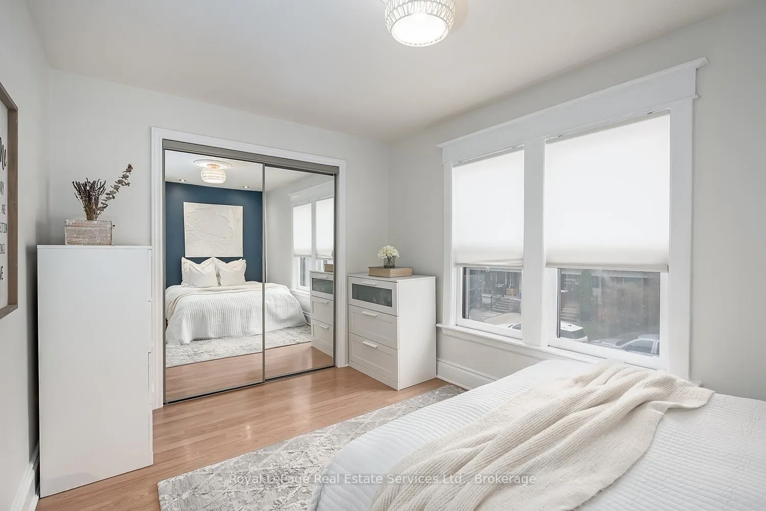 Photo 21 of 35 Park Row N, Hamilton, Crown Point — HOMEH