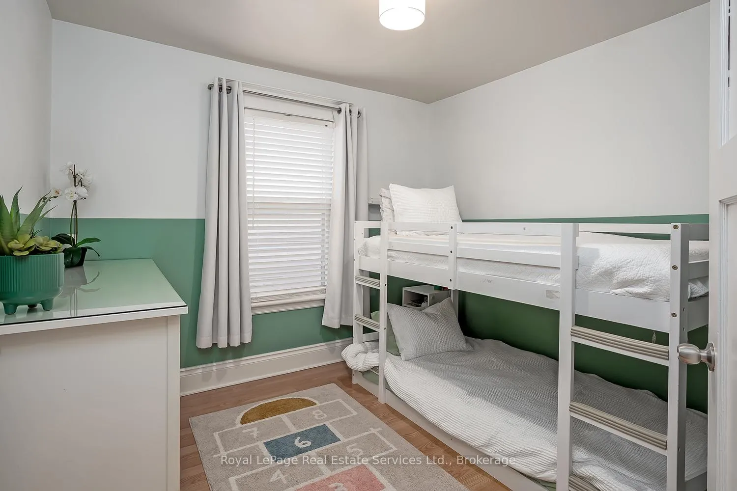 Photo 22 of 35 Park Row N, Hamilton, Crown Point — HOMEH
