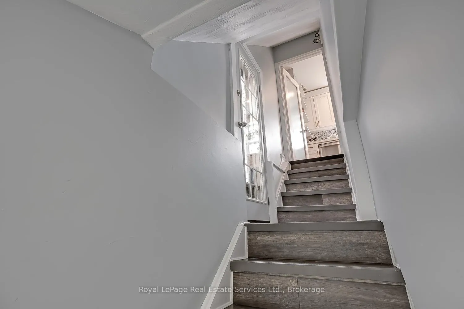 Photo 28 of 35 Park Row N, Hamilton, Crown Point — HOMEH
