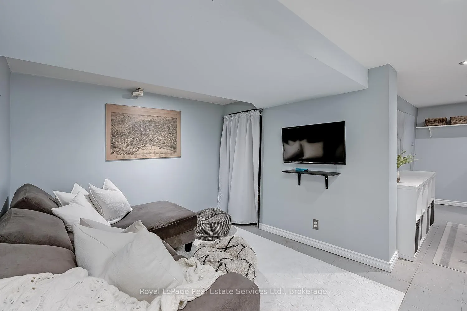 Photo 31 of 35 Park Row N, Hamilton, Crown Point — HOMEH