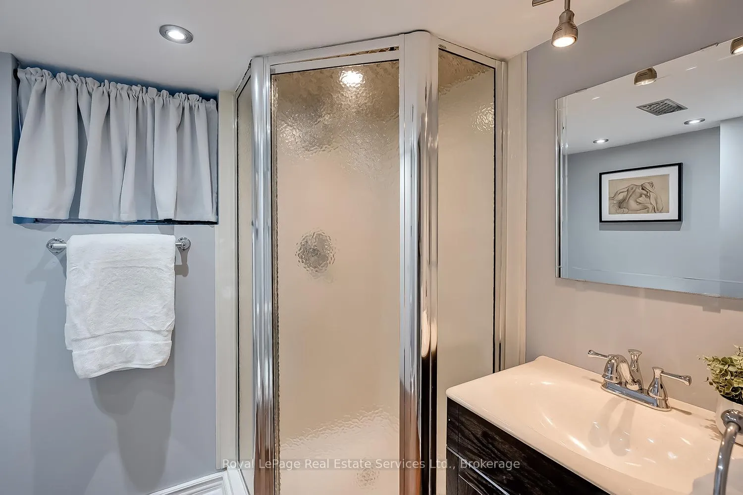 Photo 32 of 35 Park Row N, Hamilton, Crown Point — HOMEH