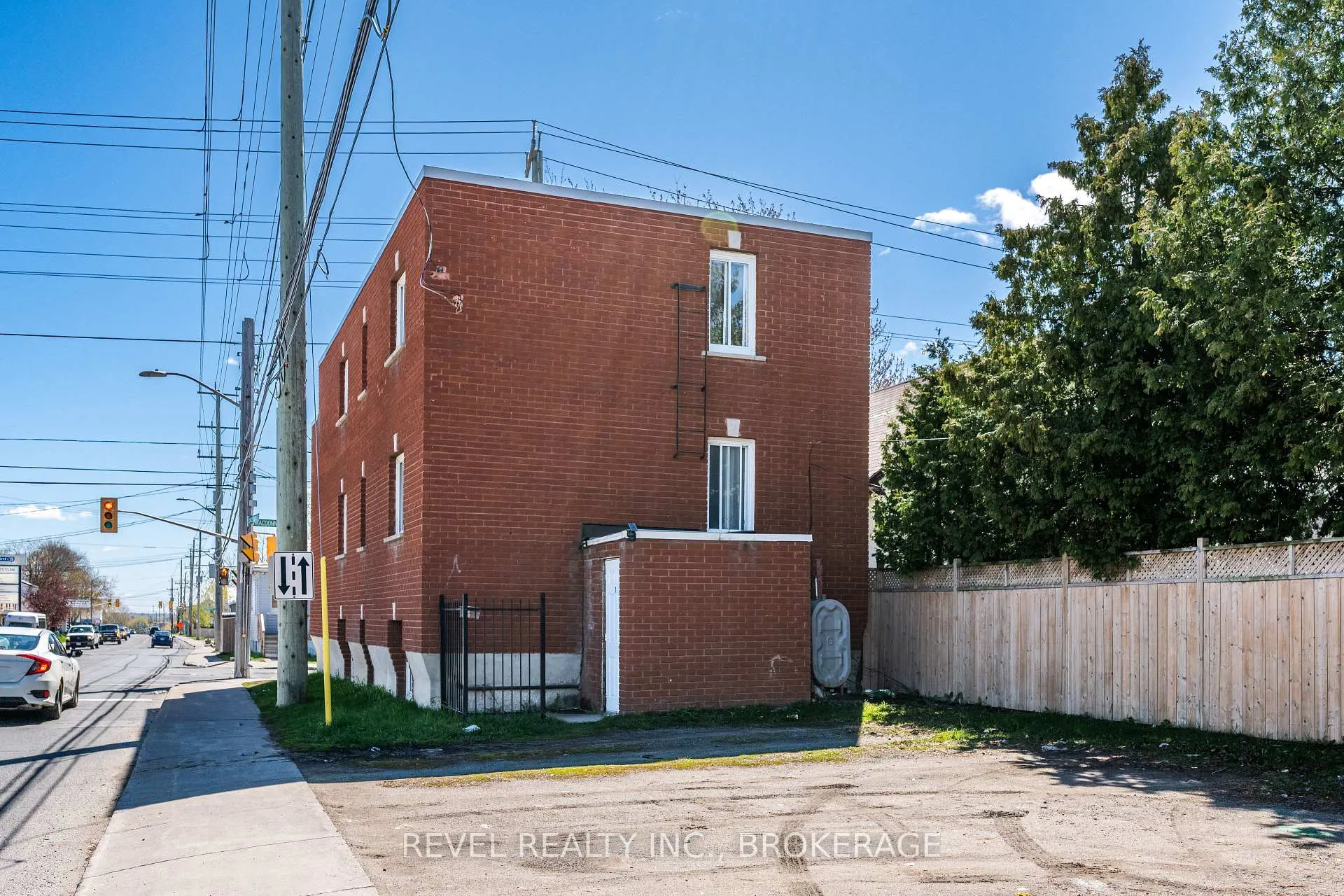 Photo 3 of 546 Macdonnell Street, Kingston, East of Sir John A. Blvd — HOMEH
