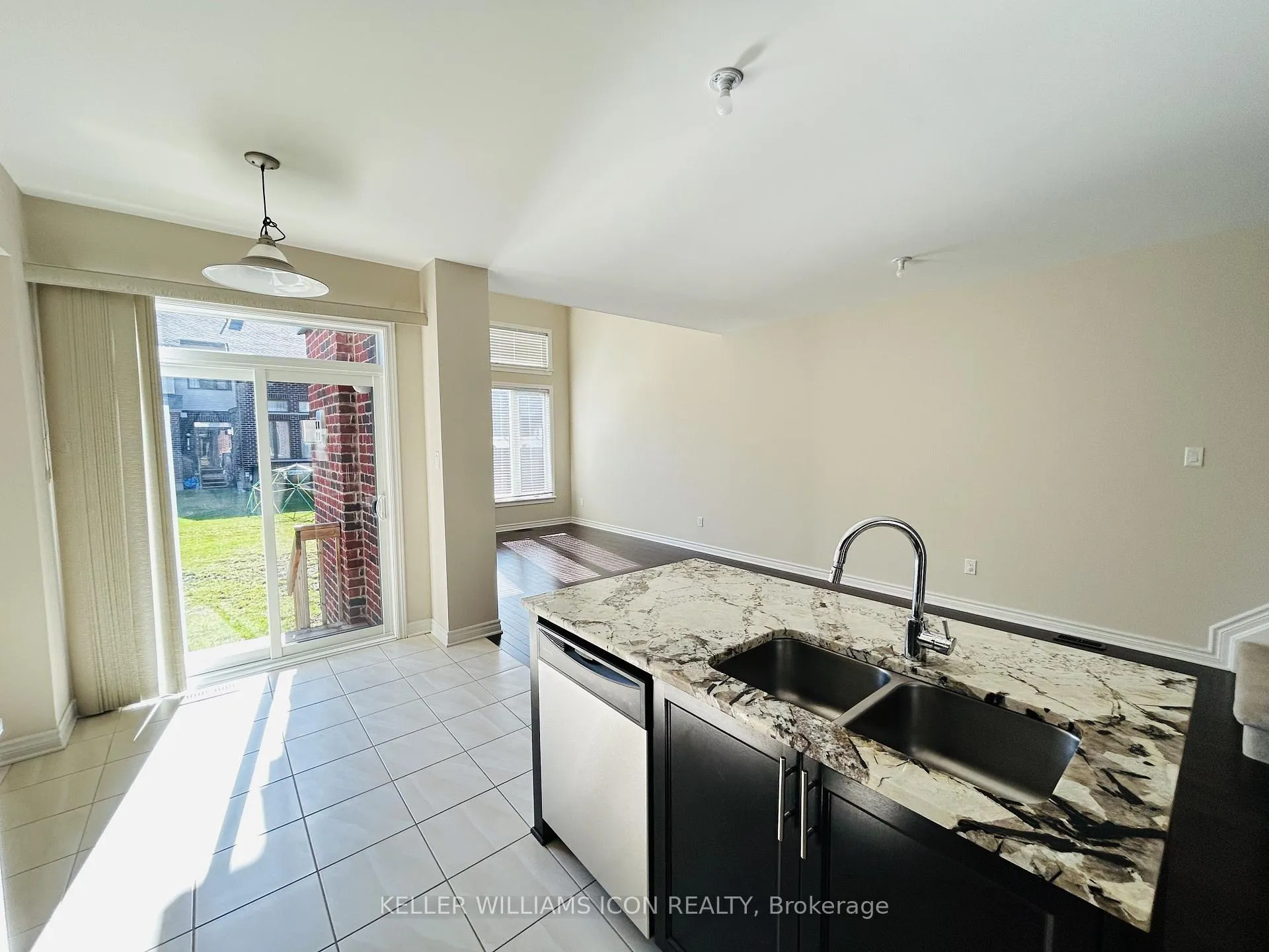 Photo 5 of 726 Guardian Grove, Ottawa, Riverside South/Gloucester Glen — HOMEH
