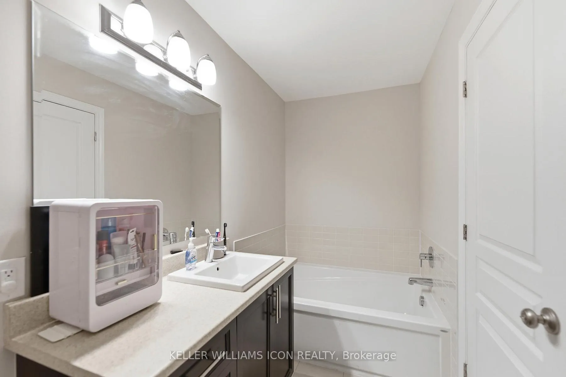 Photo 12 of 726 Guardian Grove, Ottawa, Riverside South/Gloucester Glen — HOMEH