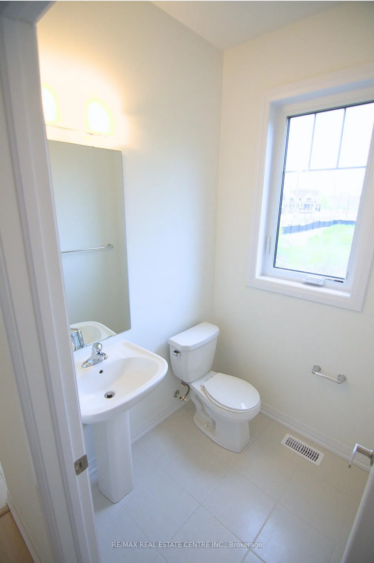 Photo 2 of 335 Starlight Avenue, Woolwich — HOMEH