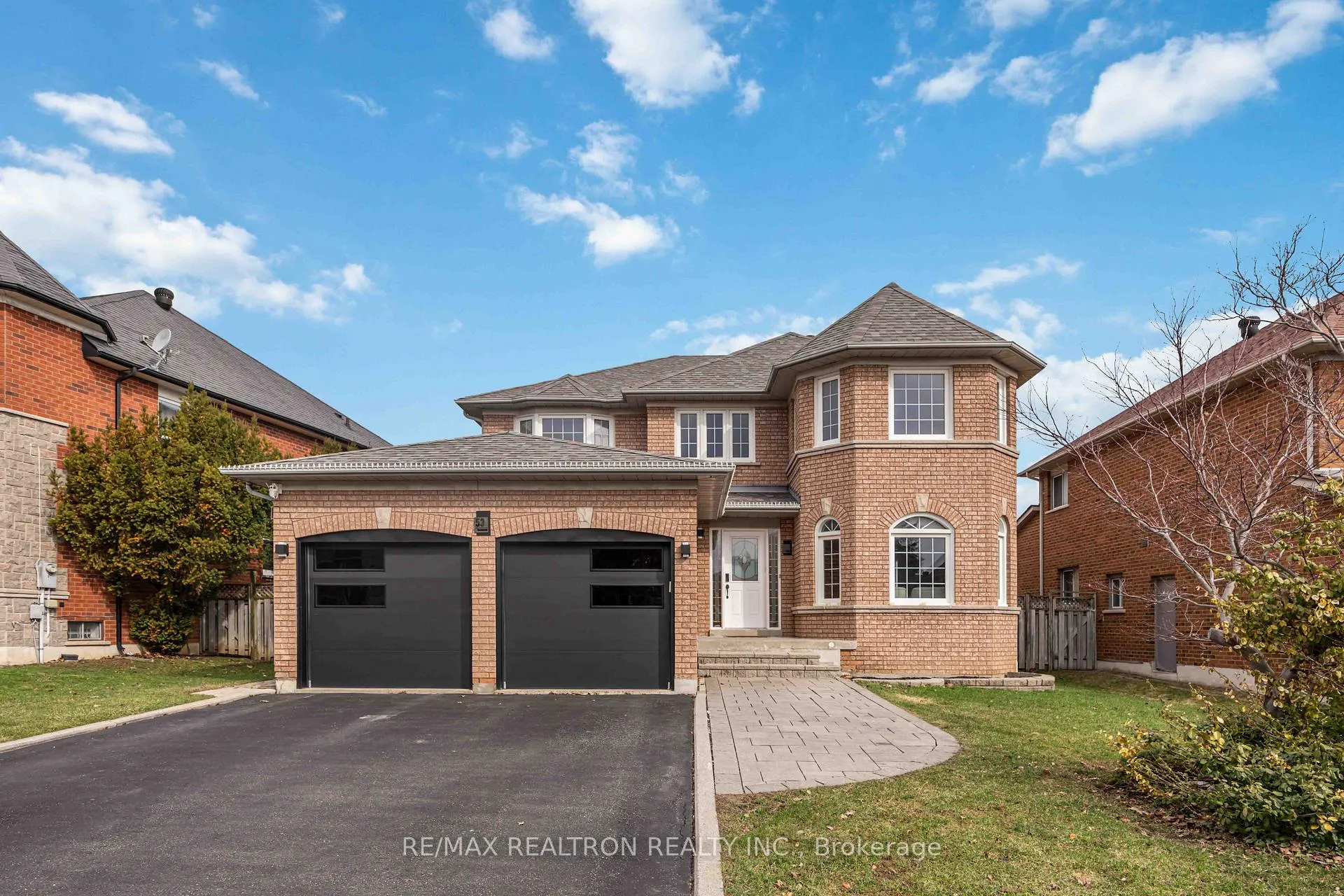 Photo 2 of 53 Boxwood Crescent, Markham, Rouge Fairways — HOMEH