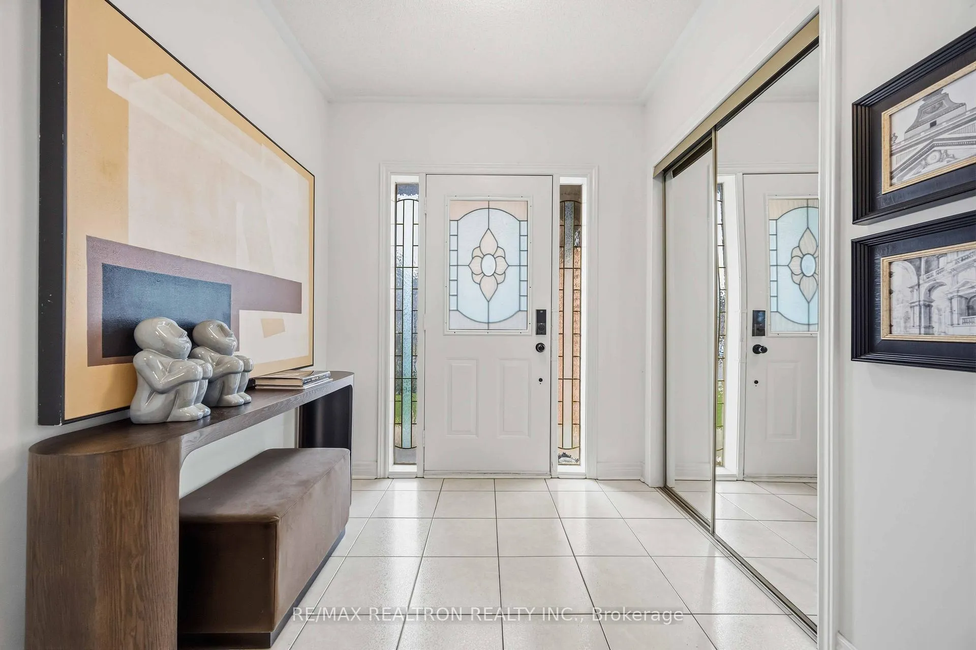 Photo 4 of 53 Boxwood Crescent, Markham, Rouge Fairways — HOMEH
