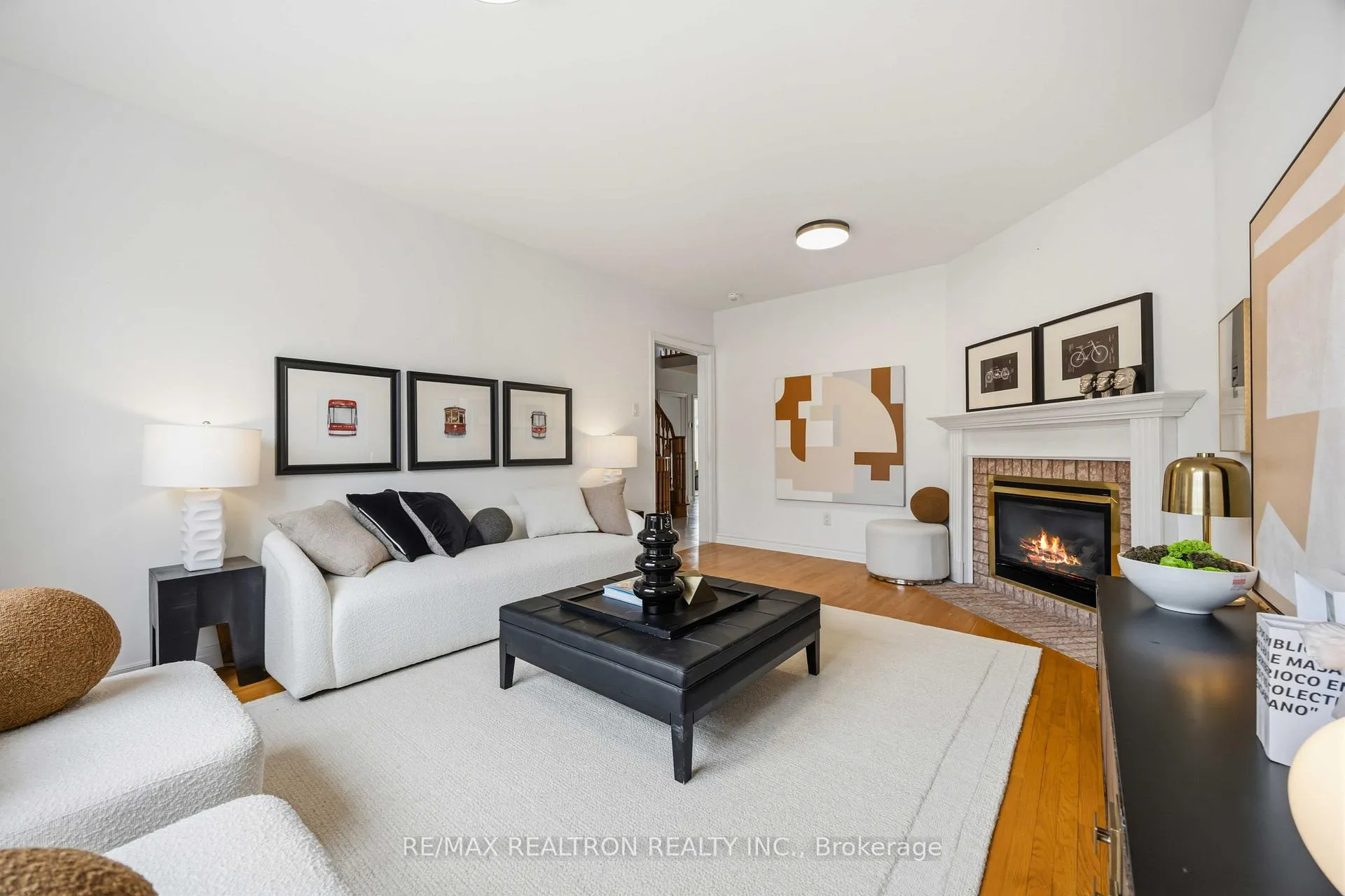 Photo 10 of 53 Boxwood Crescent, Markham, Rouge Fairways — HOMEH