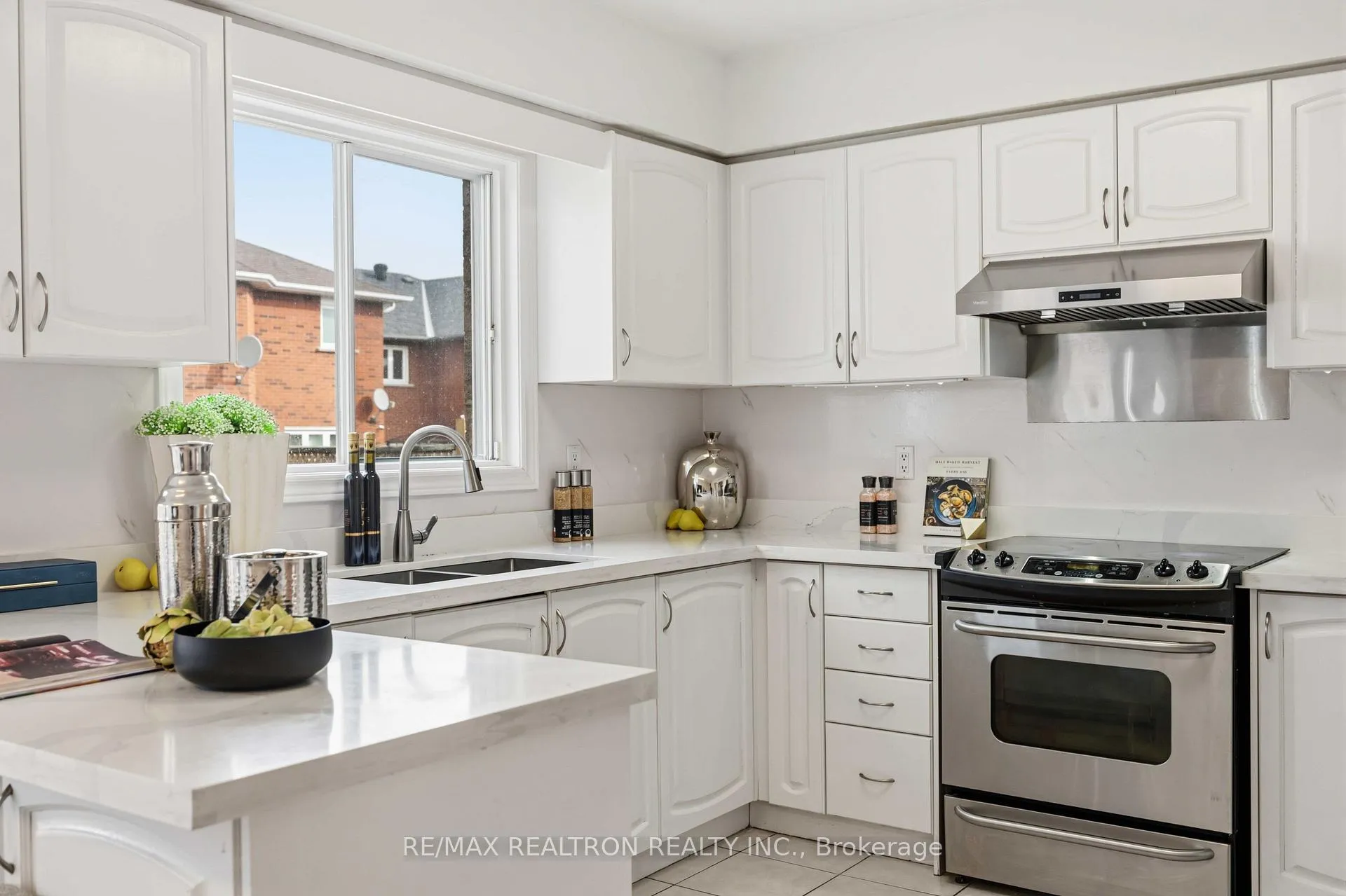 Photo 18 of 53 Boxwood Crescent, Markham, Rouge Fairways — HOMEH
