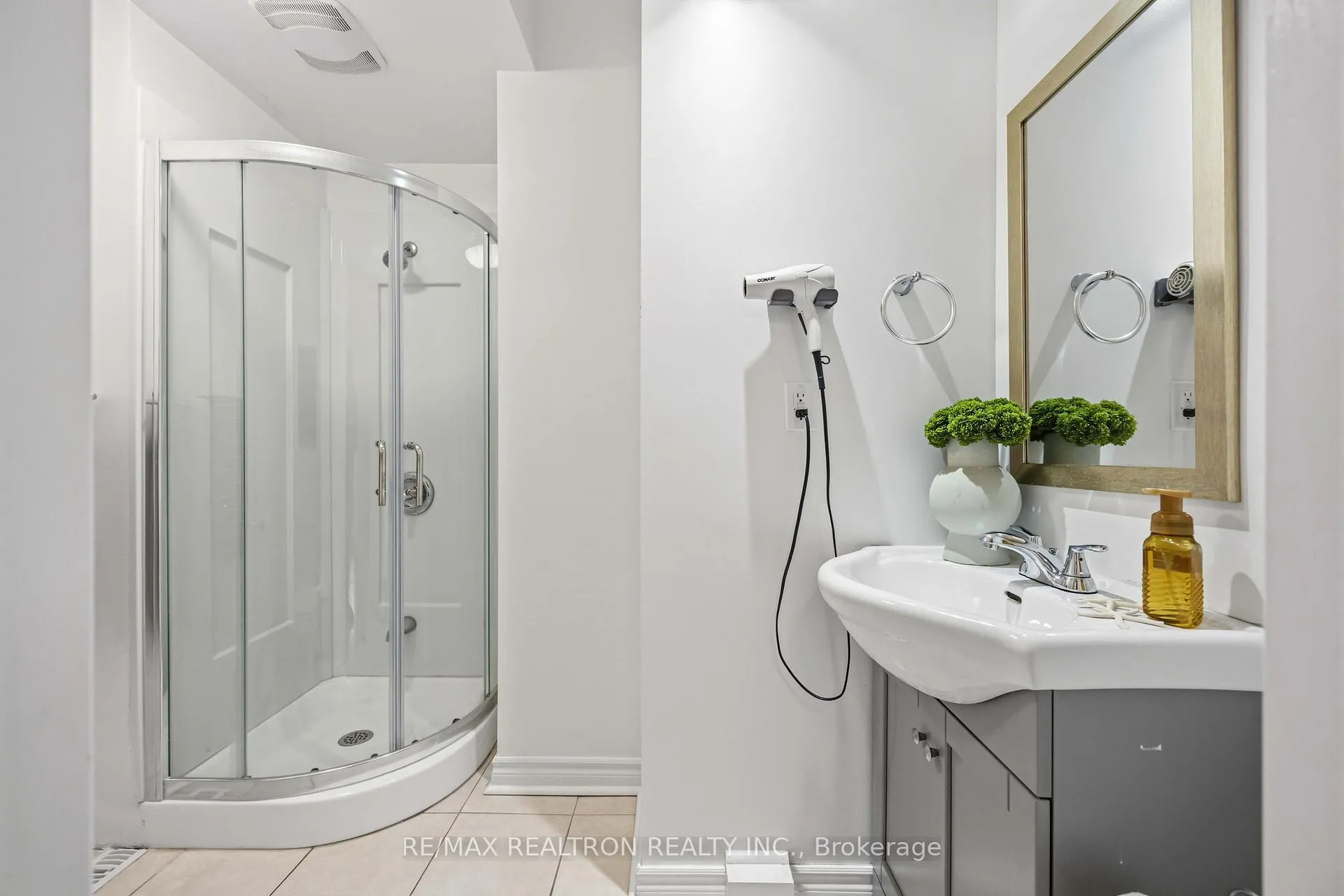 Photo 22 of 53 Boxwood Crescent, Markham, Rouge Fairways — HOMEH