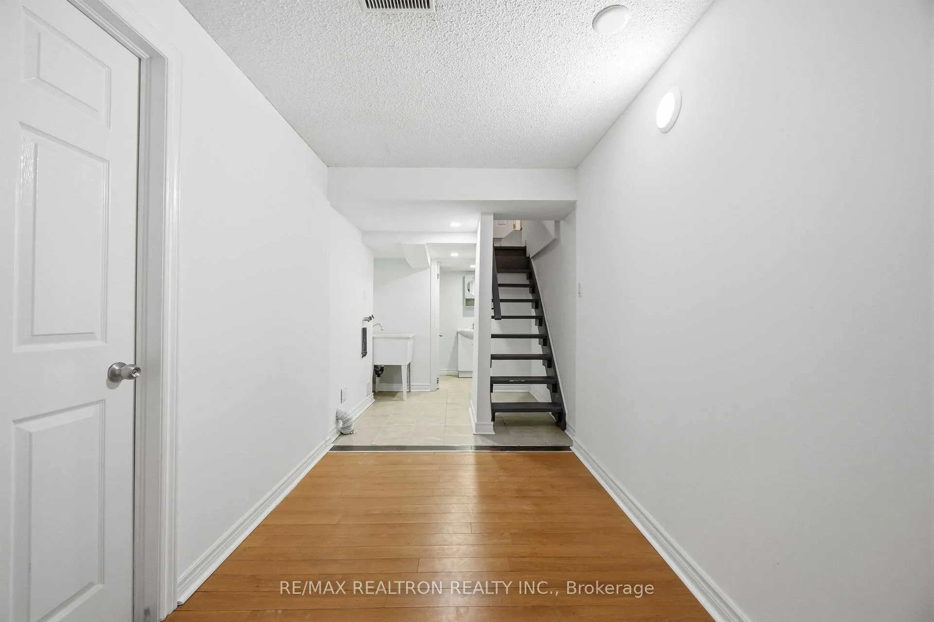 Photo 35 of 53 Boxwood Crescent, Markham, Rouge Fairways — HOMEH