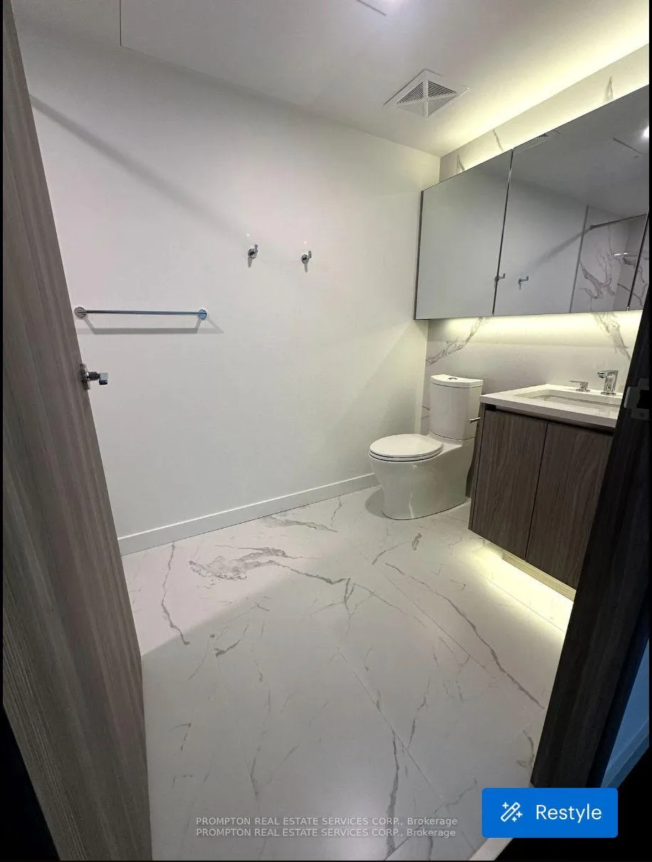 Photo 5 of Unit 3207, 1 Concord Cityplace Way, Toronto, Waterfront Communities — HOMEH