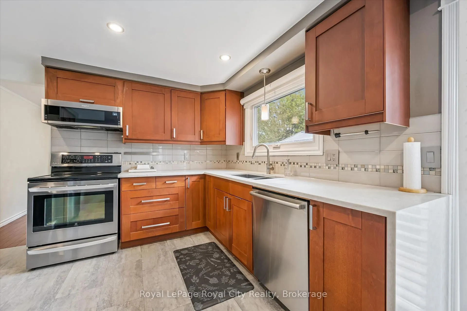 Photo 16 of 184 Harvard Road, Guelph, Kortright West — HOMEH