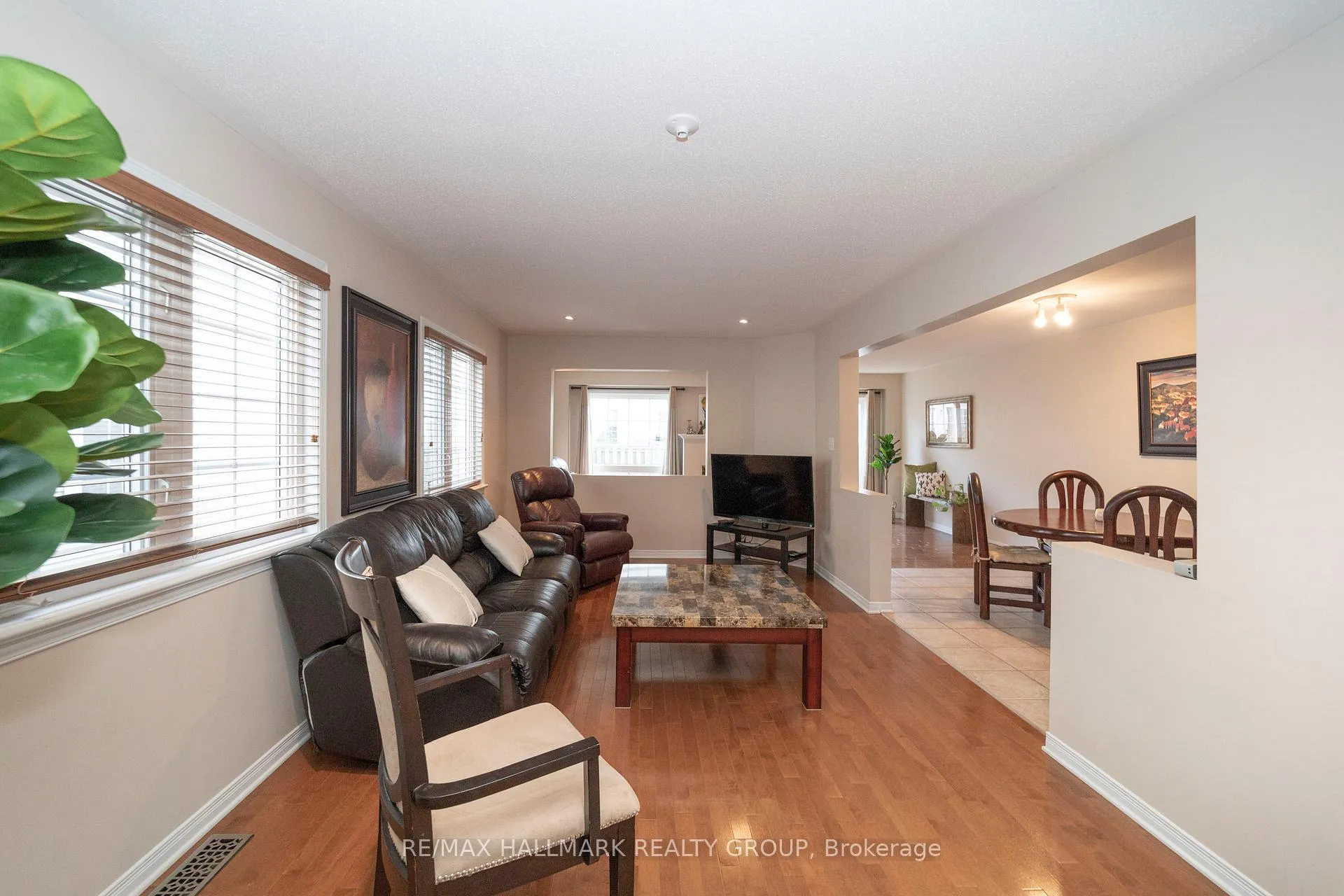 Photo 7 of 10 Fieldberry Private, Ottawa, Barrhaven - Stonebridge — HOMEH