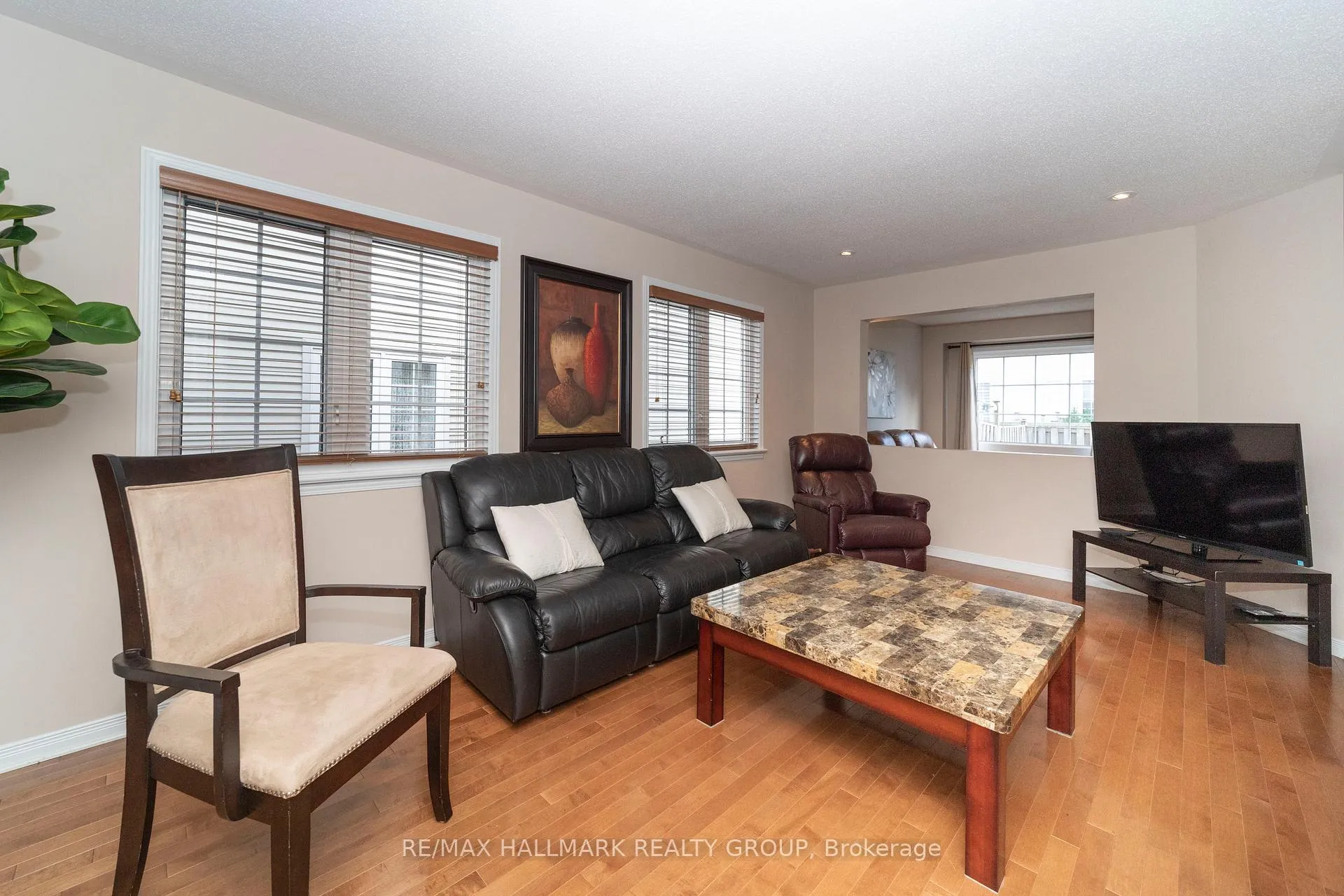 Photo 8 of 10 Fieldberry Private, Ottawa, Barrhaven - Stonebridge — HOMEH