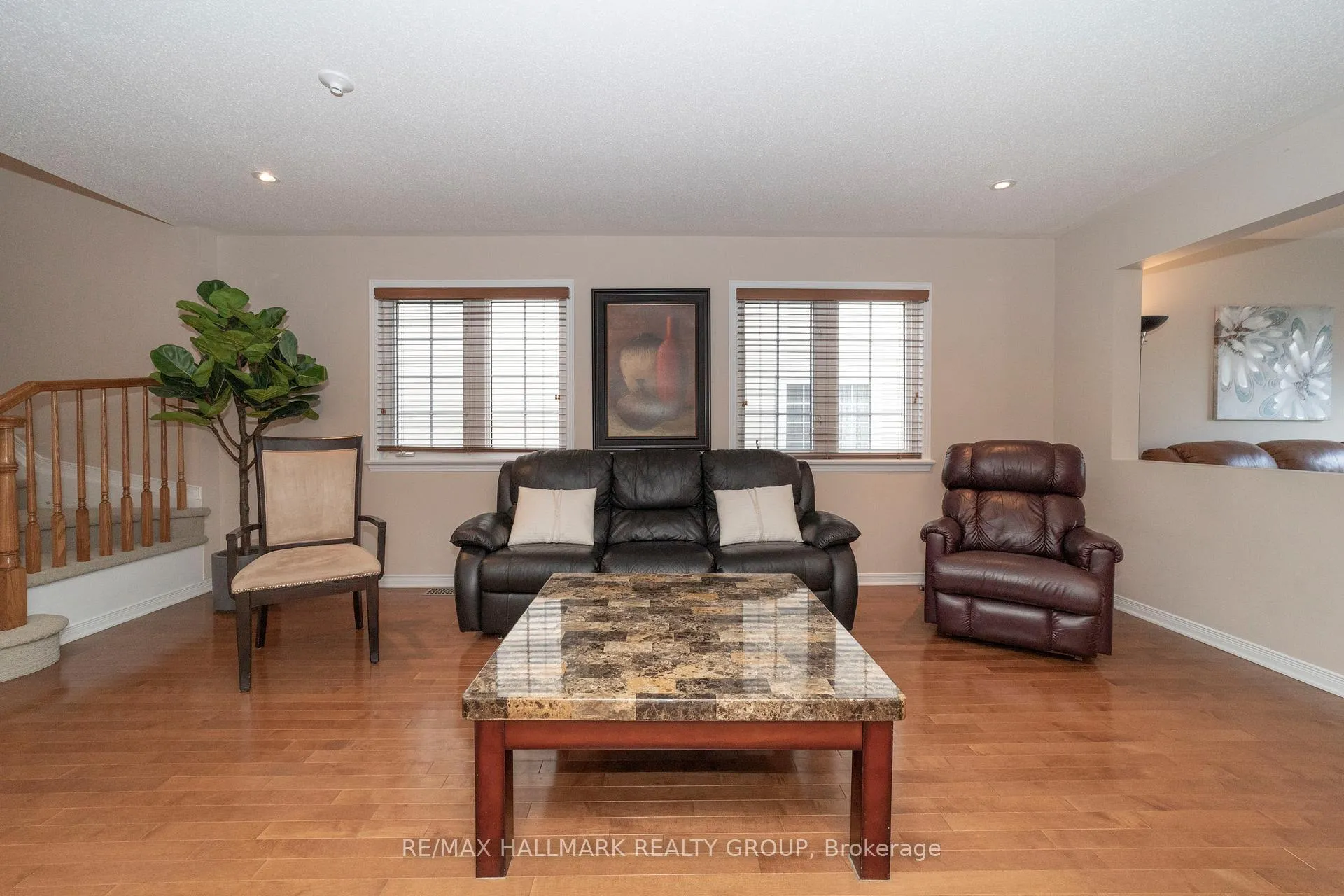 Photo 9 of 10 Fieldberry Private, Ottawa, Barrhaven - Stonebridge — HOMEH