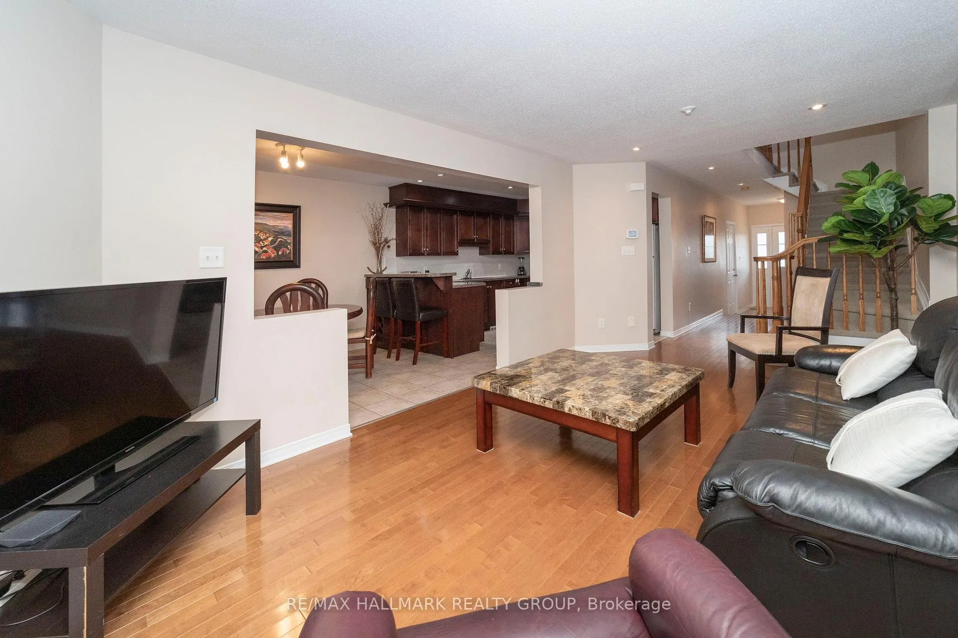 Photo 11 of 10 Fieldberry Private, Ottawa, Barrhaven - Stonebridge — HOMEH