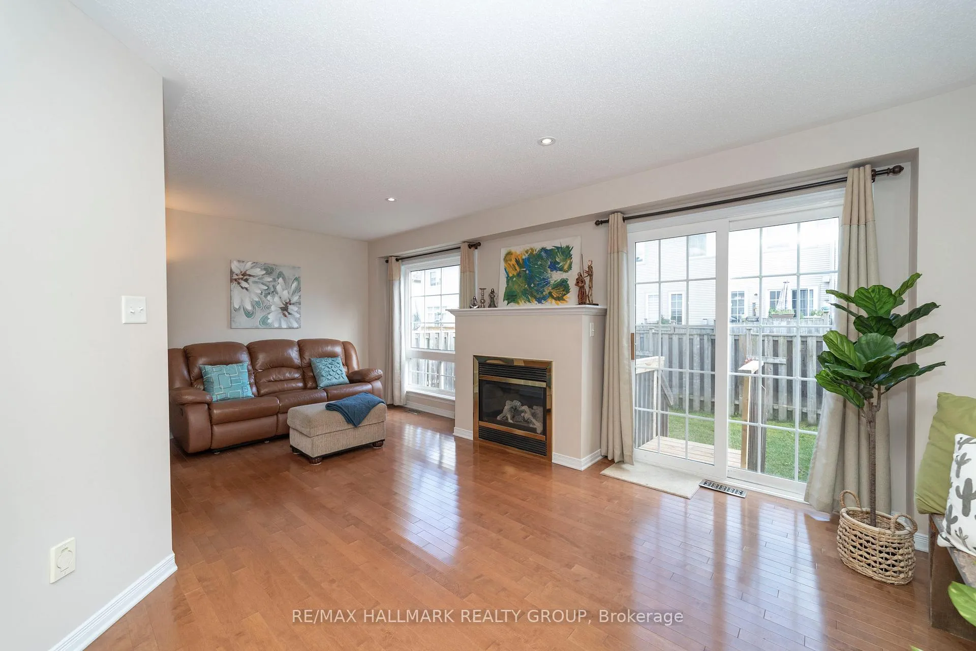 Photo 12 of 10 Fieldberry Private, Ottawa, Barrhaven - Stonebridge — HOMEH