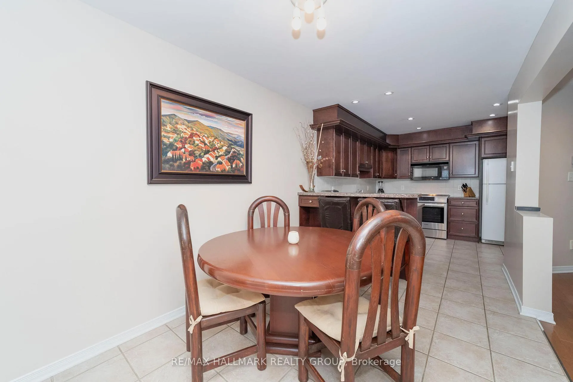 Photo 15 of 10 Fieldberry Private, Ottawa, Barrhaven - Stonebridge — HOMEH