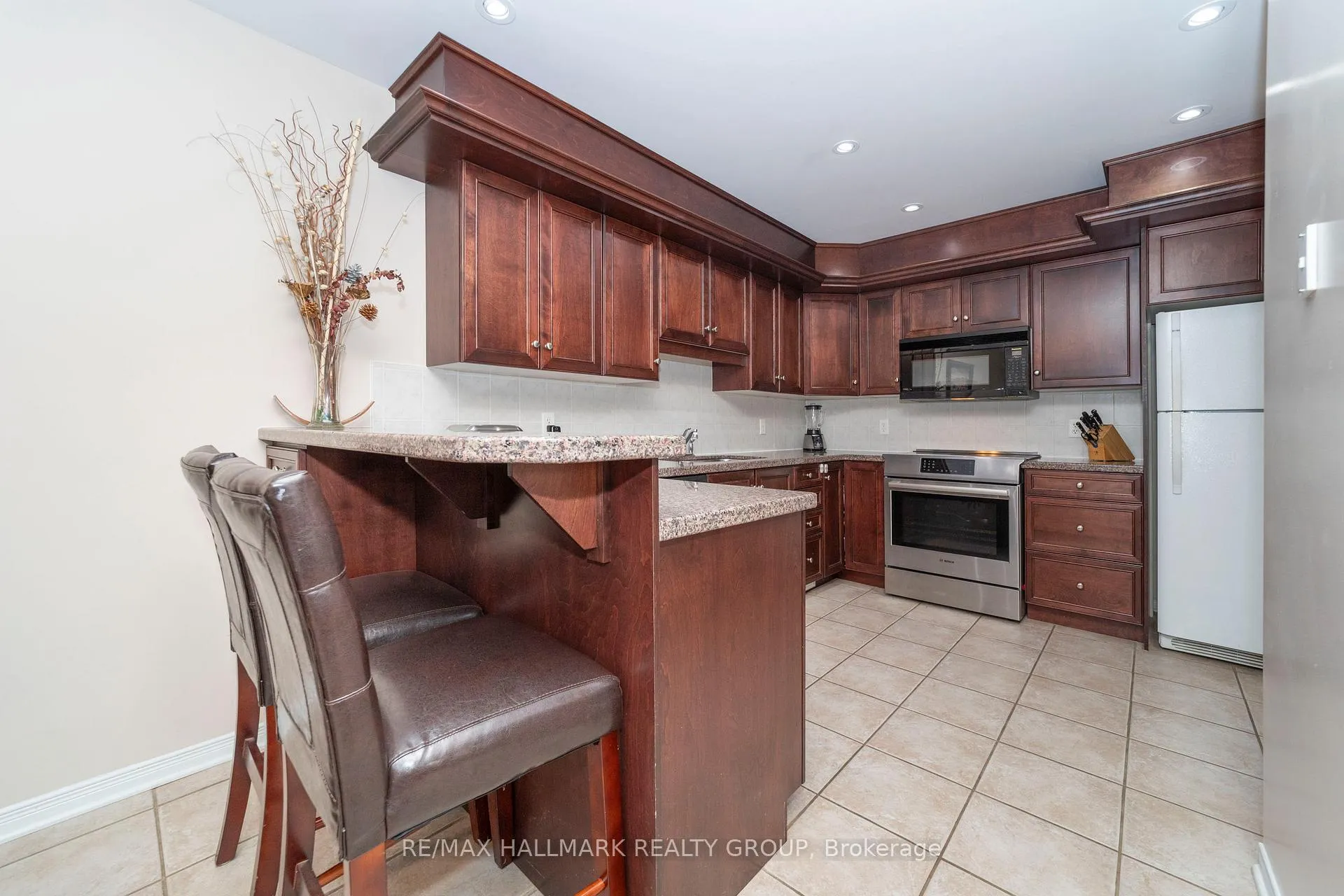 Photo 16 of 10 Fieldberry Private, Ottawa, Barrhaven - Stonebridge — HOMEH