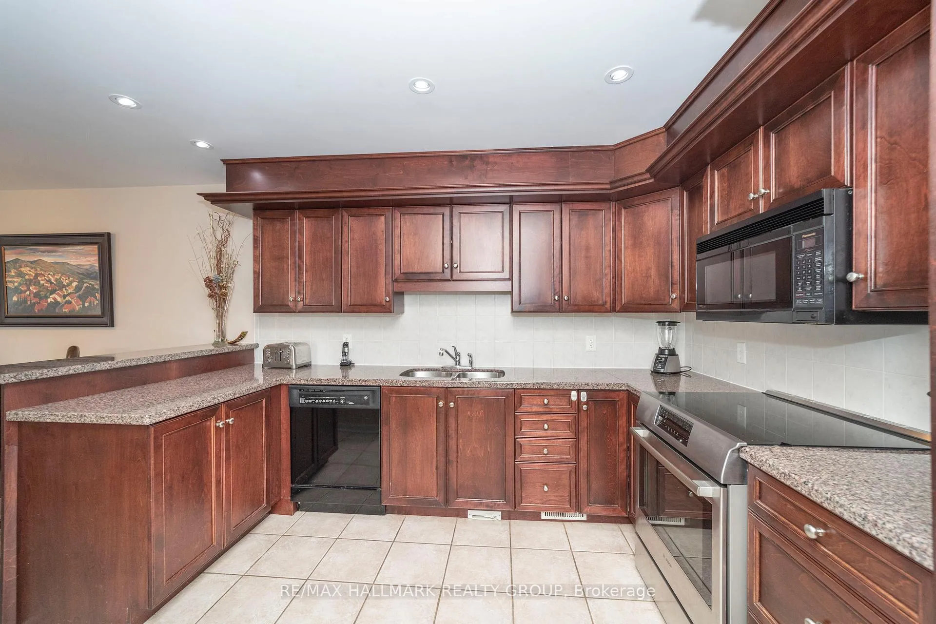 Photo 18 of 10 Fieldberry Private, Ottawa, Barrhaven - Stonebridge — HOMEH
