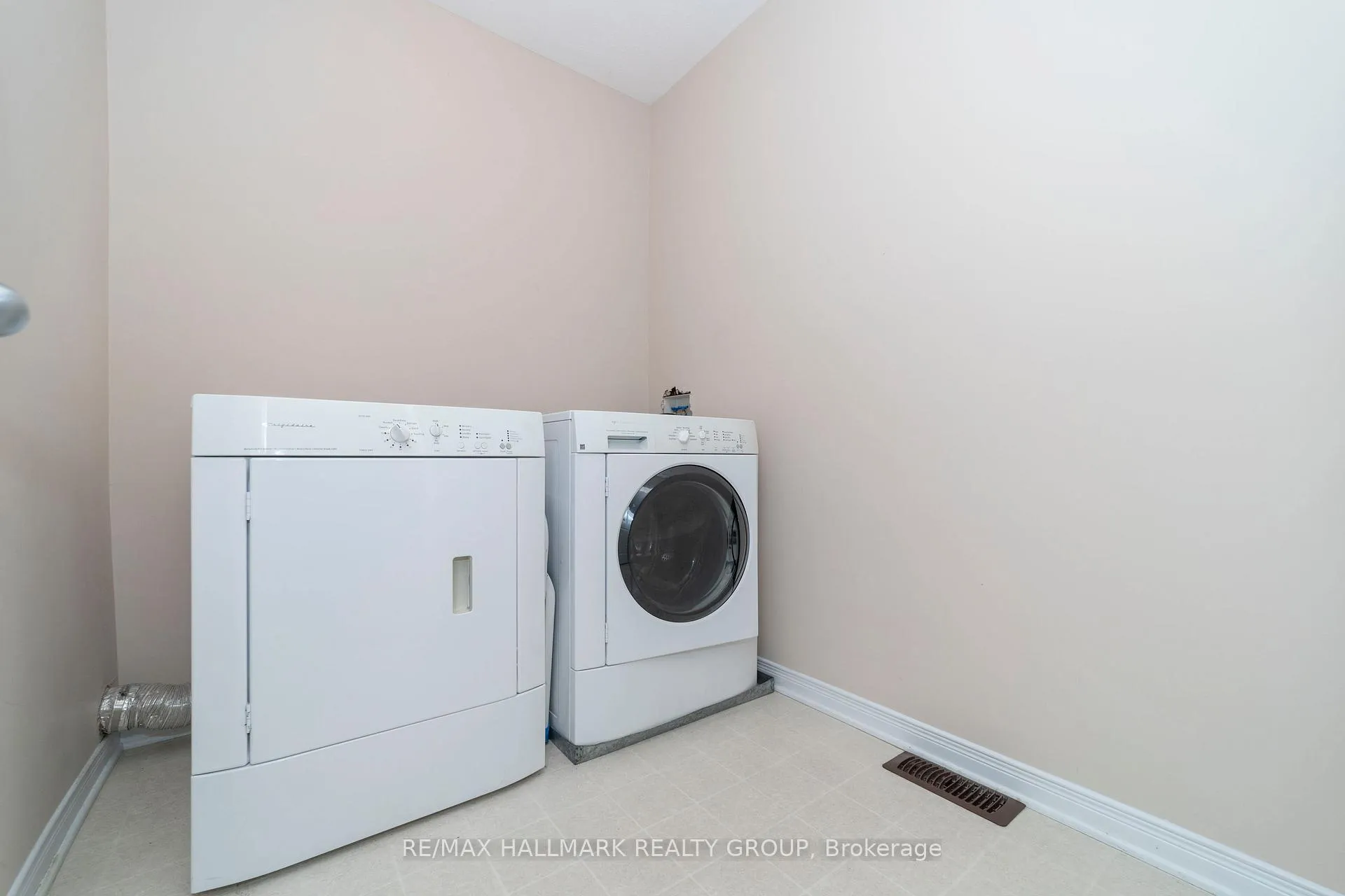 Photo 28 of 10 Fieldberry Private, Ottawa, Barrhaven - Stonebridge — HOMEH