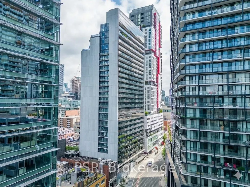Front of Unit 820, 330 Richmond Street W