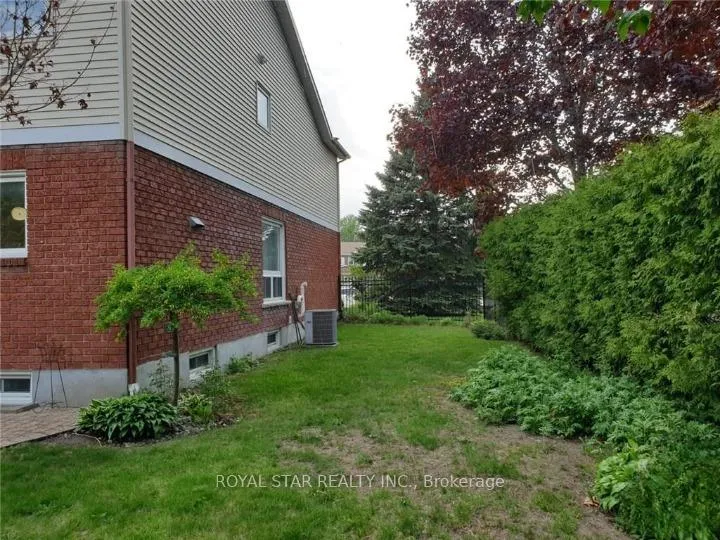 Photo 17 of 8 Hime Crescent, Ottawa, Hunt Club Park — HOMEH