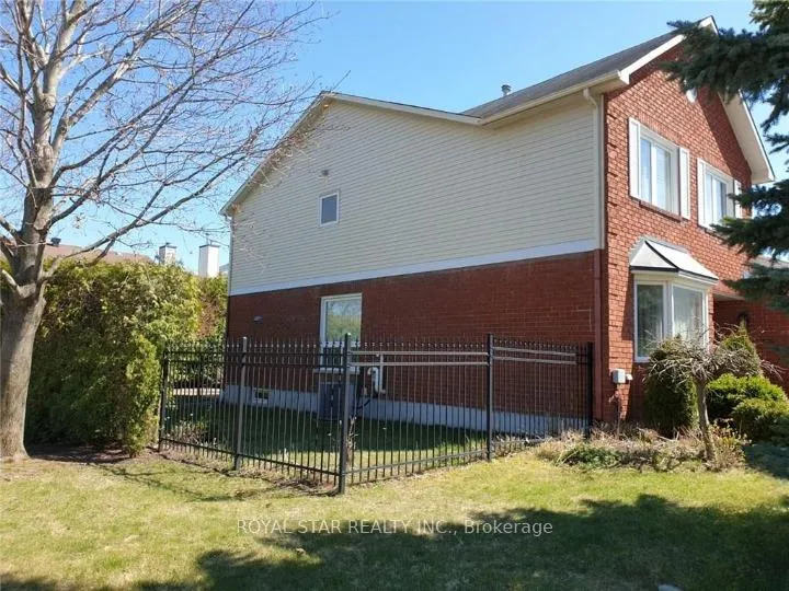 Photo 18 of 8 Hime Crescent, Ottawa, Hunt Club Park — HOMEH