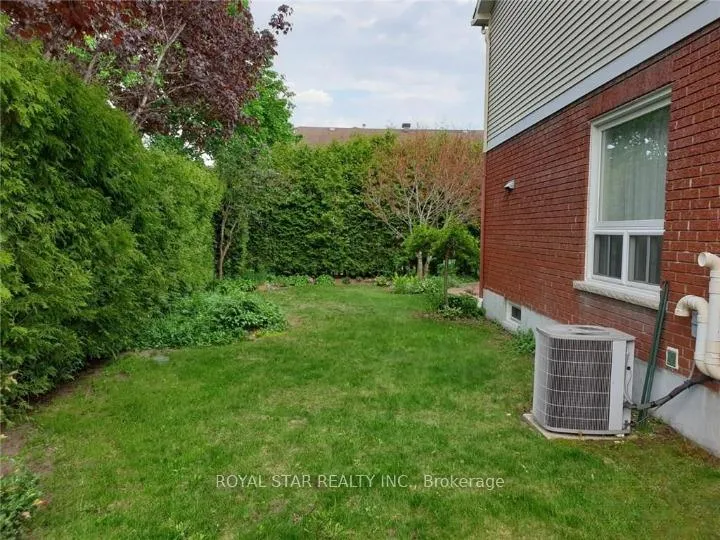 Photo 19 of 8 Hime Crescent, Ottawa, Hunt Club Park — HOMEH