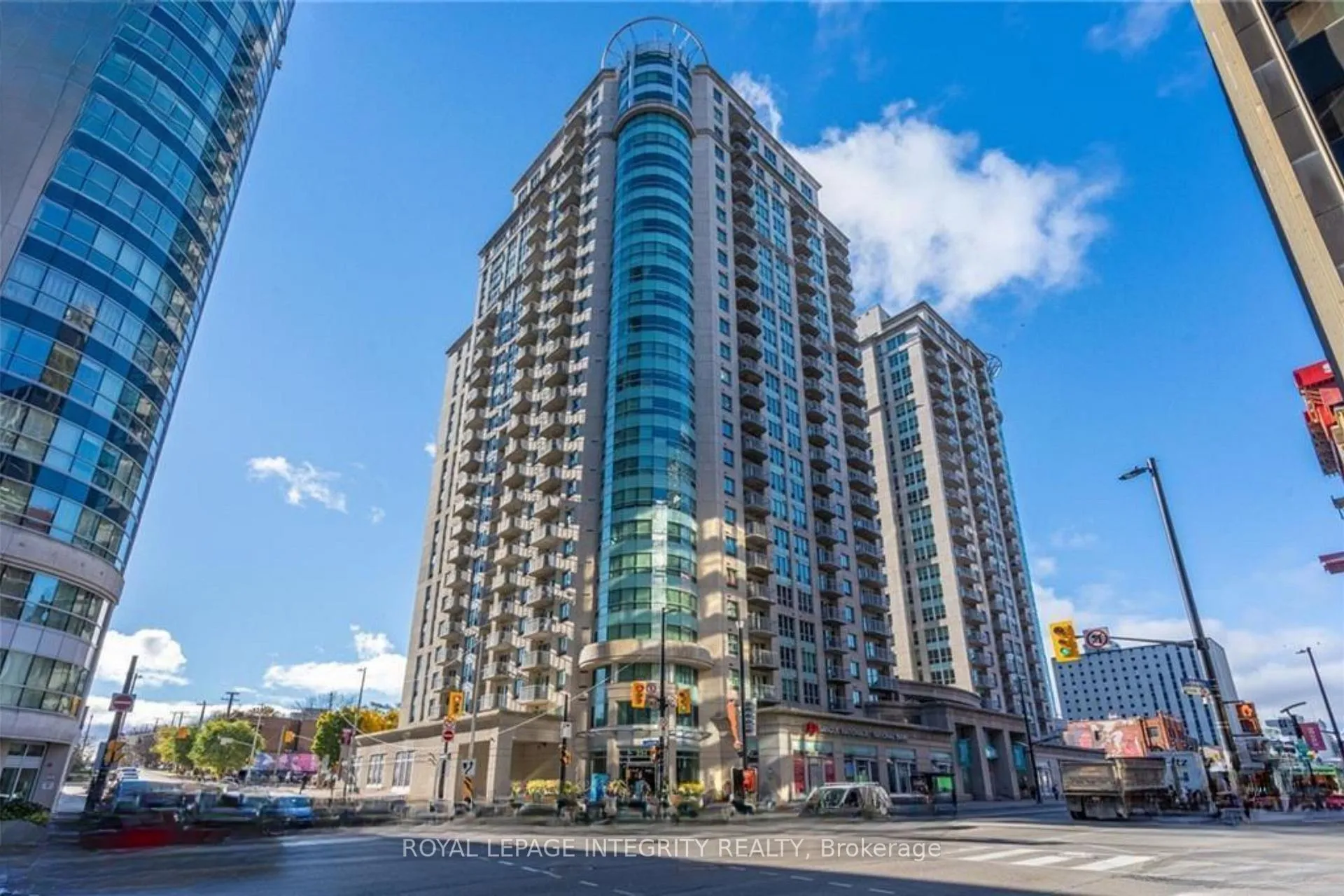 Front of Unit 707, 234 Rideau Street
