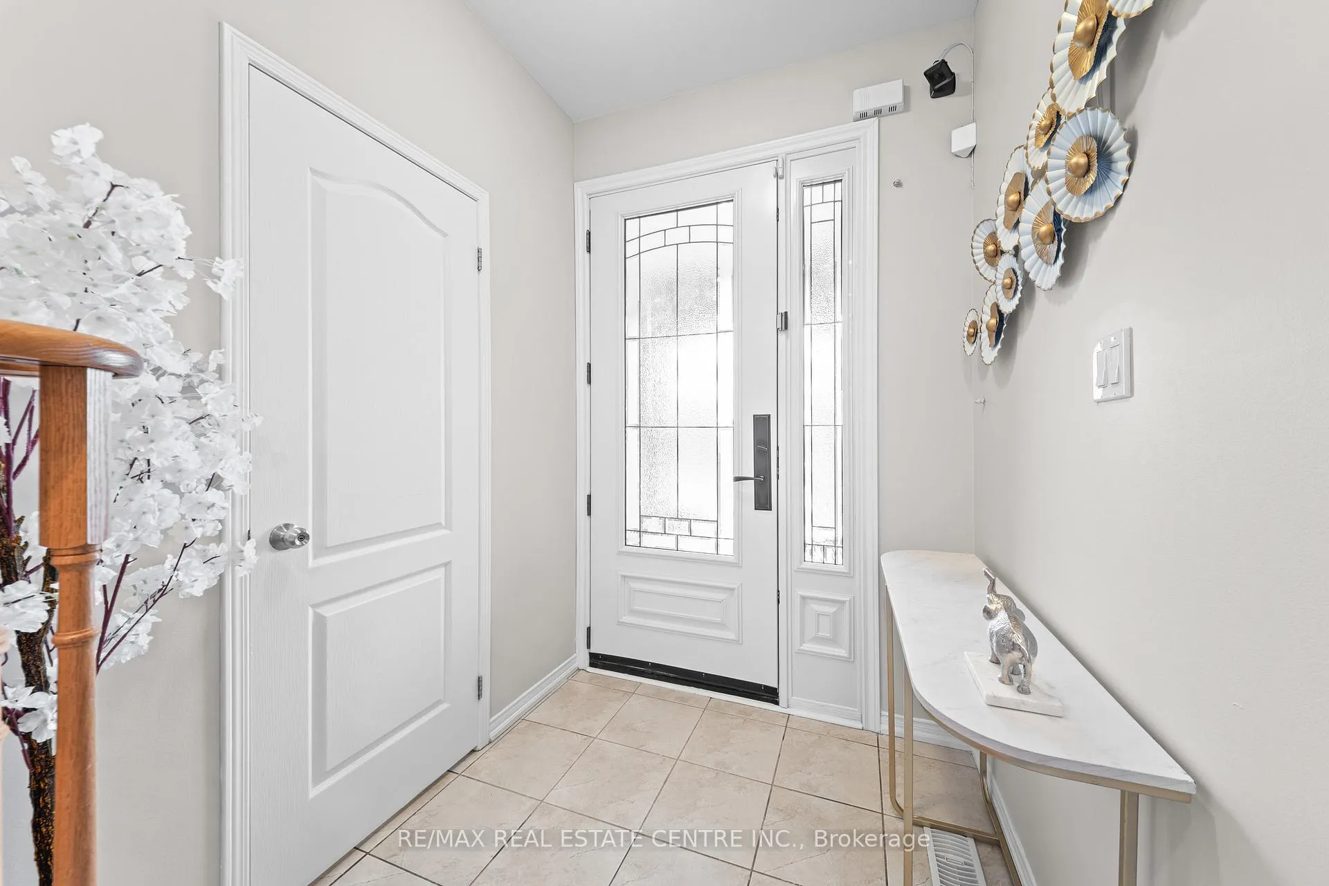 Photo 5 of 62 Sussexvale Drive, Brampton, Sandringham-Wellington — HOMEH