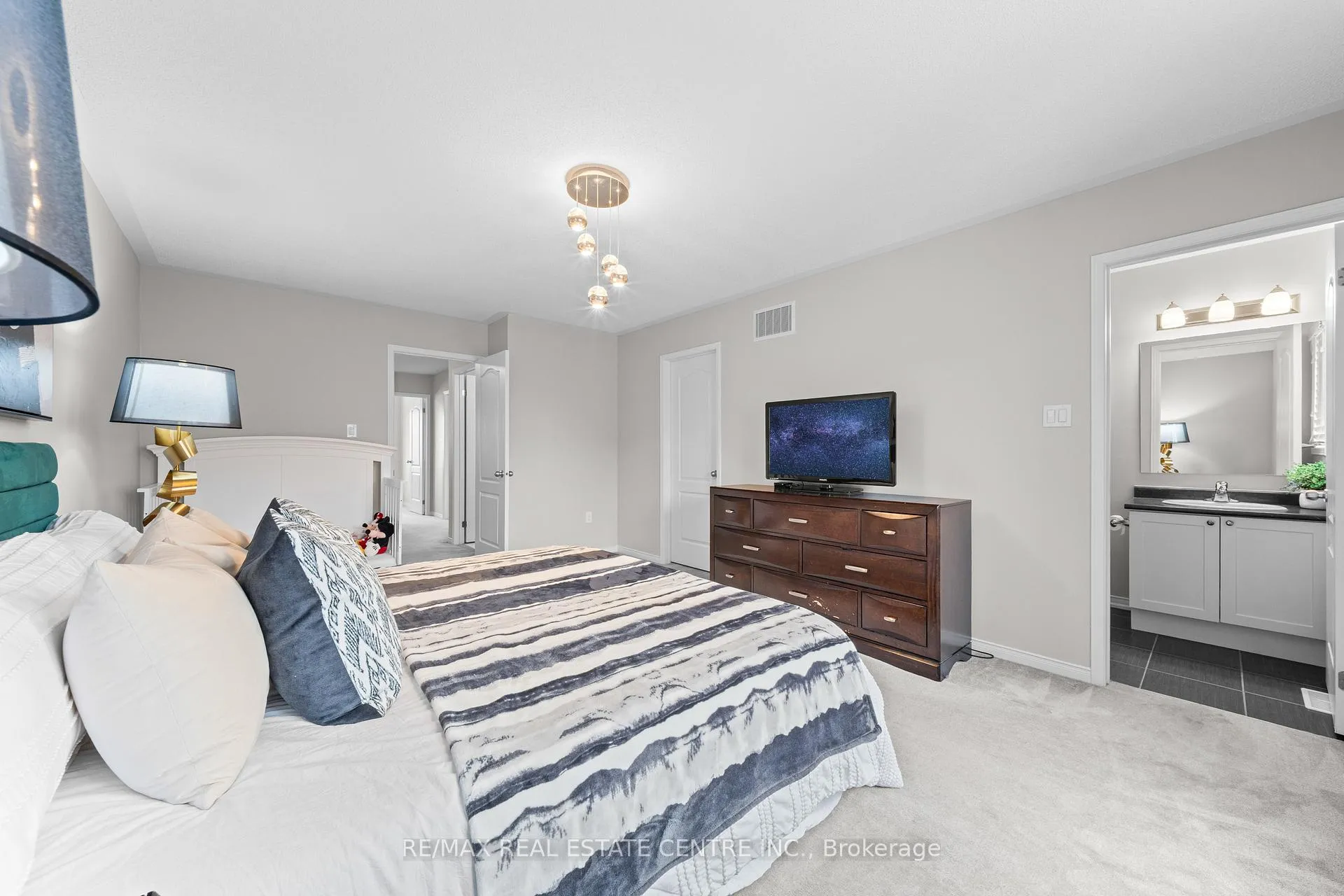 Photo 33 of 62 Sussexvale Drive, Brampton, Sandringham-Wellington — HOMEH