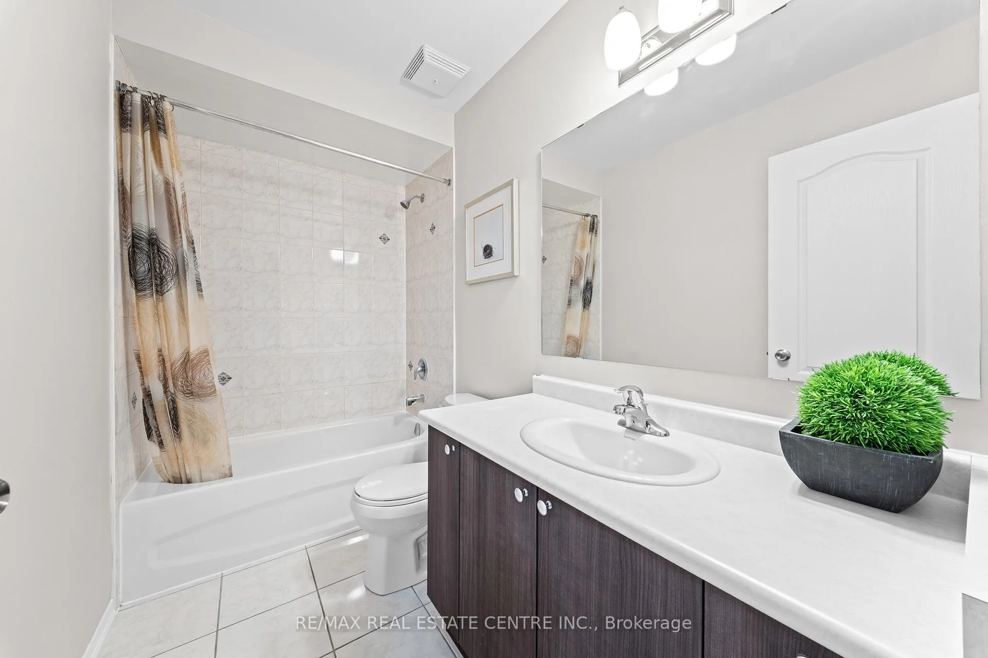 Photo 38 of 62 Sussexvale Drive, Brampton, Sandringham-Wellington — HOMEH