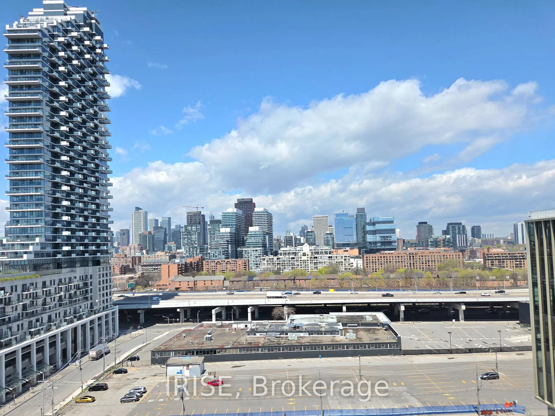 Photo 8 of Unit SPH24, 1 Edgewater Drive, Toronto, Waterfront Communities — HOMEH