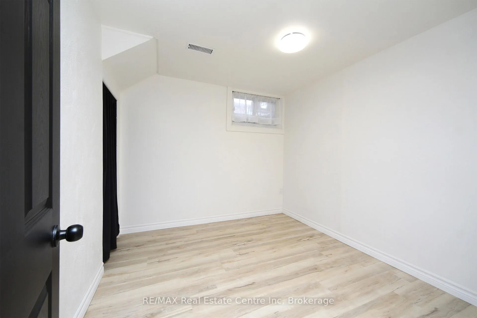 Photo 7 of Unit Basement Apt., 46 Talbot Street, Guelph, Dovercliffe Park/Old University — HOMEH