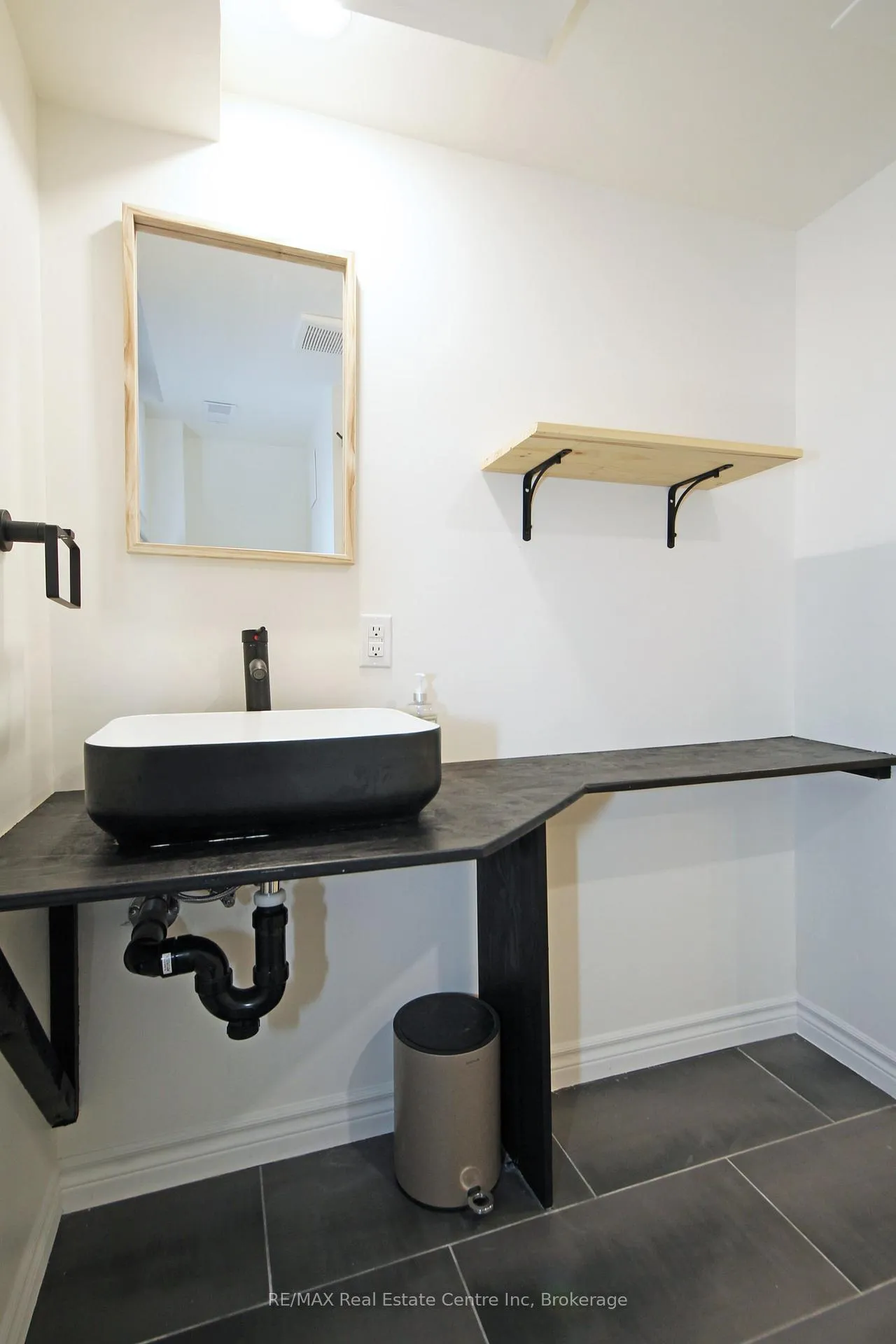 Photo 19 of Unit Basement Apt., 46 Talbot Street, Guelph, Dovercliffe Park/Old University — HOMEH