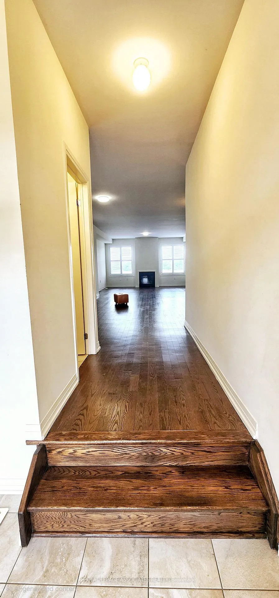 Photo 2 of 155 Yacht Drive, Clarington, Bowmanville — HOMEH