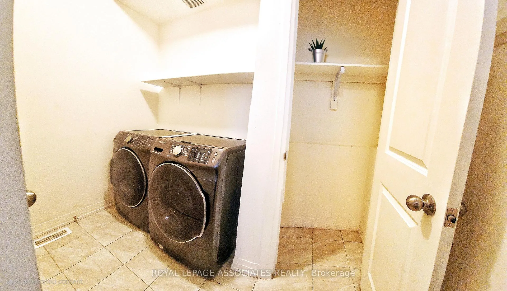 Photo 7 of 155 Yacht Drive, Clarington, Bowmanville — HOMEH