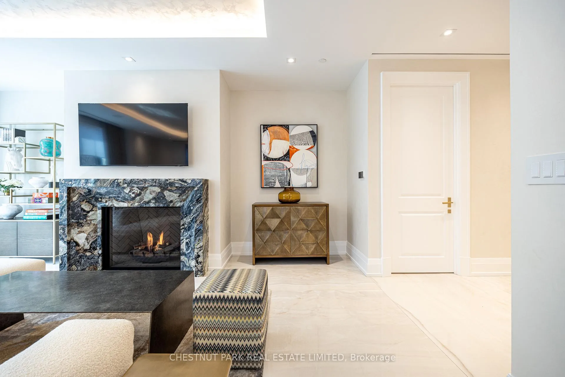 Photo 3 of Unit 302, 77 Clarendon Avenue, Toronto, Casa Loma — HOMEH