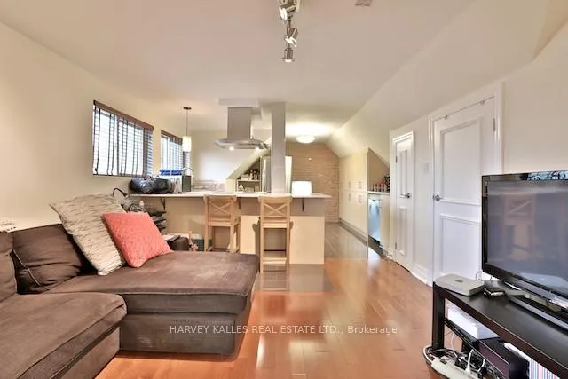 Photo 3 of Unit 3, 202 Lippincot Street, Toronto, University — HOMEH