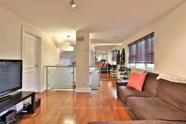 Photo 5 of Unit 3, 202 Lippincot Street, Toronto, University — HOMEH
