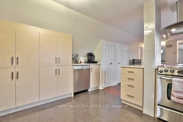 Photo 6 of Unit 3, 202 Lippincot Street, Toronto, University — HOMEH