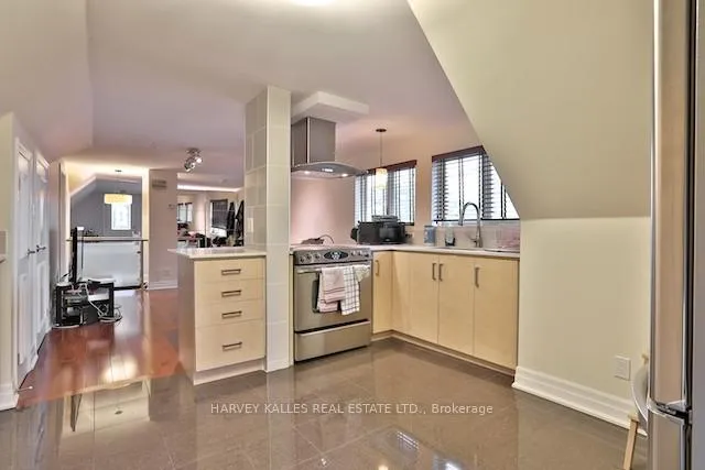 Photo 7 of Unit 3, 202 Lippincot Street, Toronto, University — HOMEH