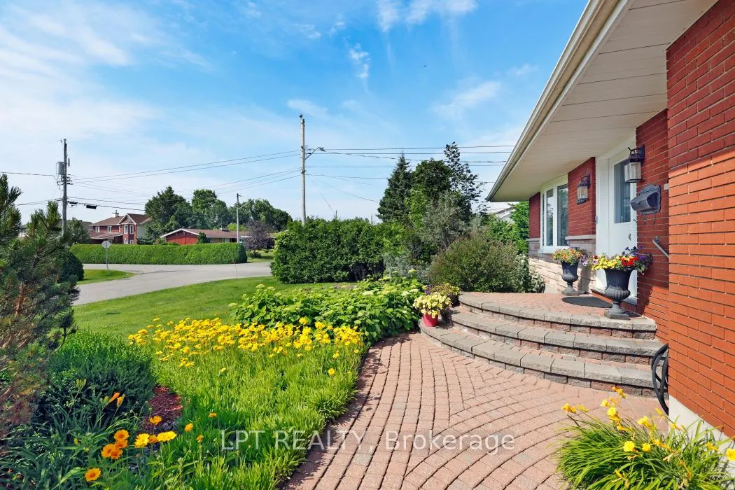 Photo 3 of 1773 St Barbara Street, Ottawa, Blossom Park/Leitrim — HOMEH