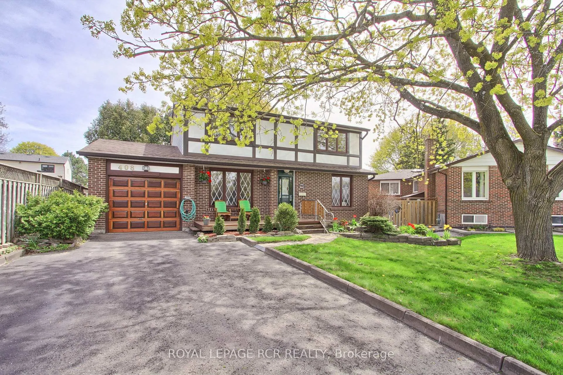 Photo 2 of 408 Handley Crescent, Newmarket, Central Newmarket — HOMEH